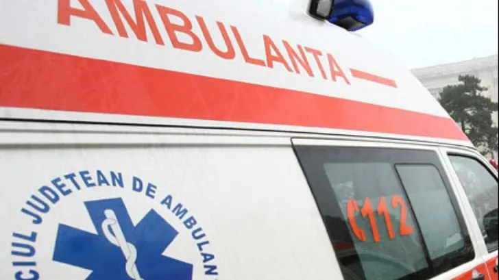 Un bărbat a ajuns în stare gravă la spital dupa ce a căzut de pe o scară