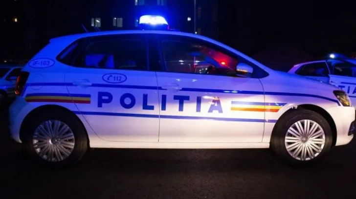 Urmărit de polițiști, un șofer beat s-a izbit cu mașina într-un gard