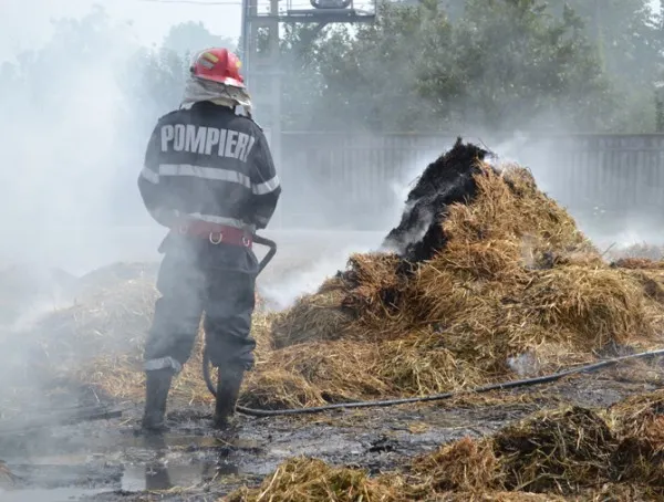 Doi minori au provocat un incendiu într-o gospodărie din Voitinel