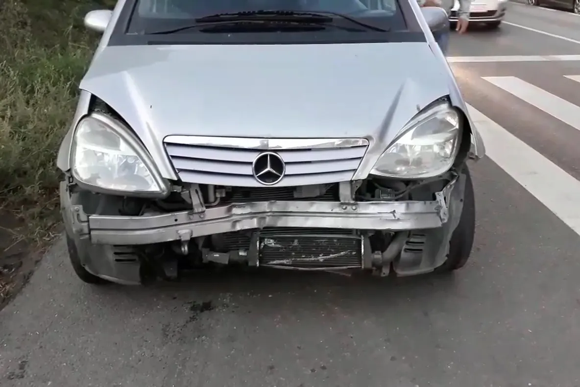 Coliziune în lanț cu cinci autovehicule, în localitatea Cumpărătura. Patru persoane au fost rănite FOTO