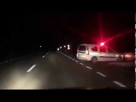 VIDEO Un șofer a murit după ce s-a izbit cu mașina într-un cap de pod, la Ilișești
