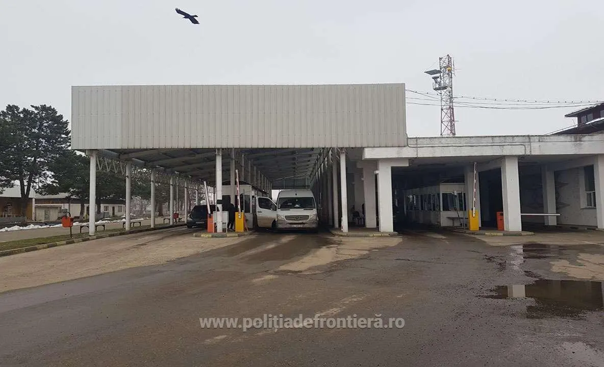 Parfumuri contrafăcute, în valoare de 26.900 lei, depistate în Vama Siret