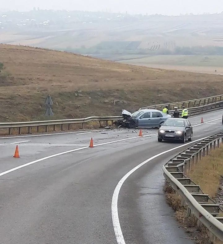 Accident cu șapte victime la Stroiești. Un șofer nu a adaptat viteza la carosabilul umed FOTO