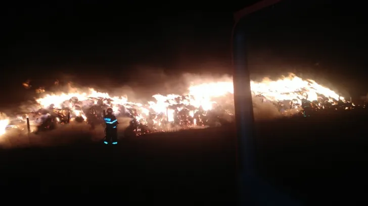 O țigară aprinsă aruncată la întâmplare a provocat un incendiu de proporții într-o gospodărie din Grănicești