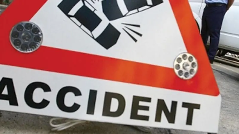 Șase autoturisme avariate și două persoane rănite în urma unui accident