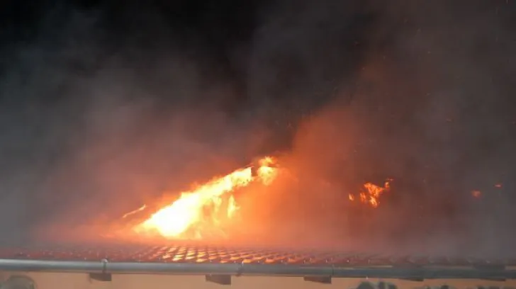 Incendiu în municipiul Fălticeni. Un bătrân a rămas fără casă