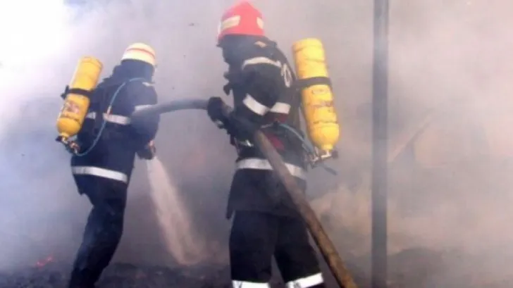 Incendiu cu pagube de aproximativ 12.000 de lei la o gospodărie din Arbore