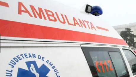 Un adolescent a suferit arsuri grave pe corp, după ce a încercat să aprindă focul cu benzină
