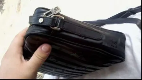 S-a ales cu dosar penal după ce a furat o borsetă dintr-o mașină