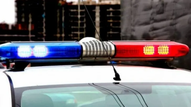 O fetiță de 12 ani lovită pe trotuar, în urma coliziunii între două mașini