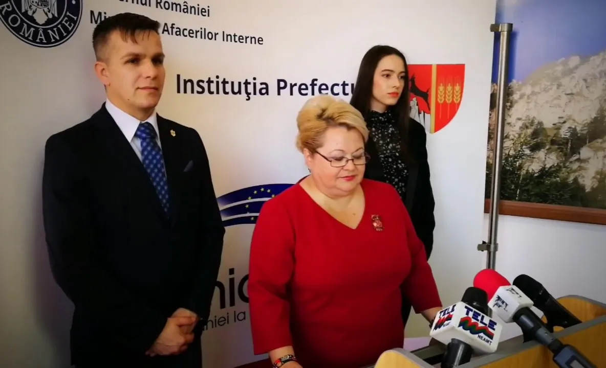 Autoturisme de teren cu țigări de contrabandă în valoare de peste 372.000 lei, abandonate după ce polițiștii de frontieră au tras mai multe focuri de armă VIDEO