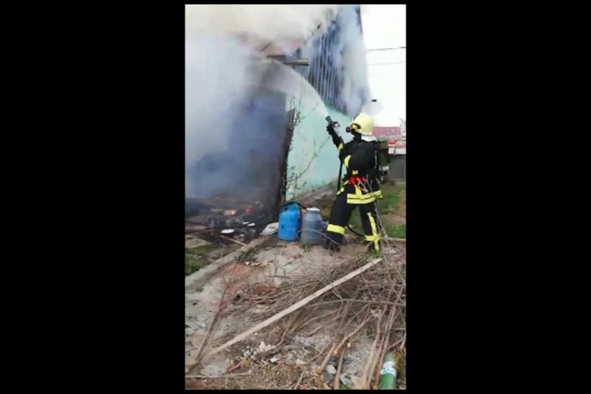 Incendiu la o gospodărie din localitatea Burla VIDEO