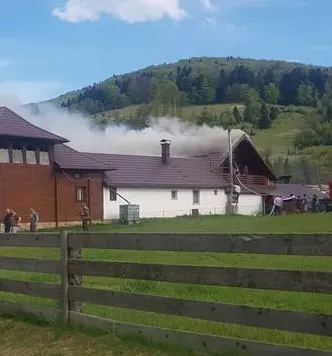 Incendiu la o gospodărie din Sucevița FOTO