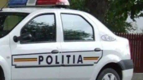 Un șofer beat a blocat cu mașina calea de acces către un post de poliție