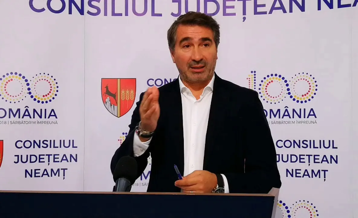 O mamă și copilul ei au fost loviți pe trecerea de pietoni, de o mașină care dădea cu spatele VIDEO