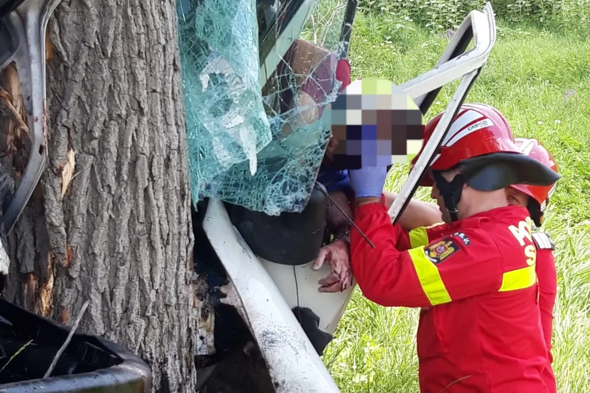 Șoferul care a provocat accidentul cu patru victime de la Vama era băut
