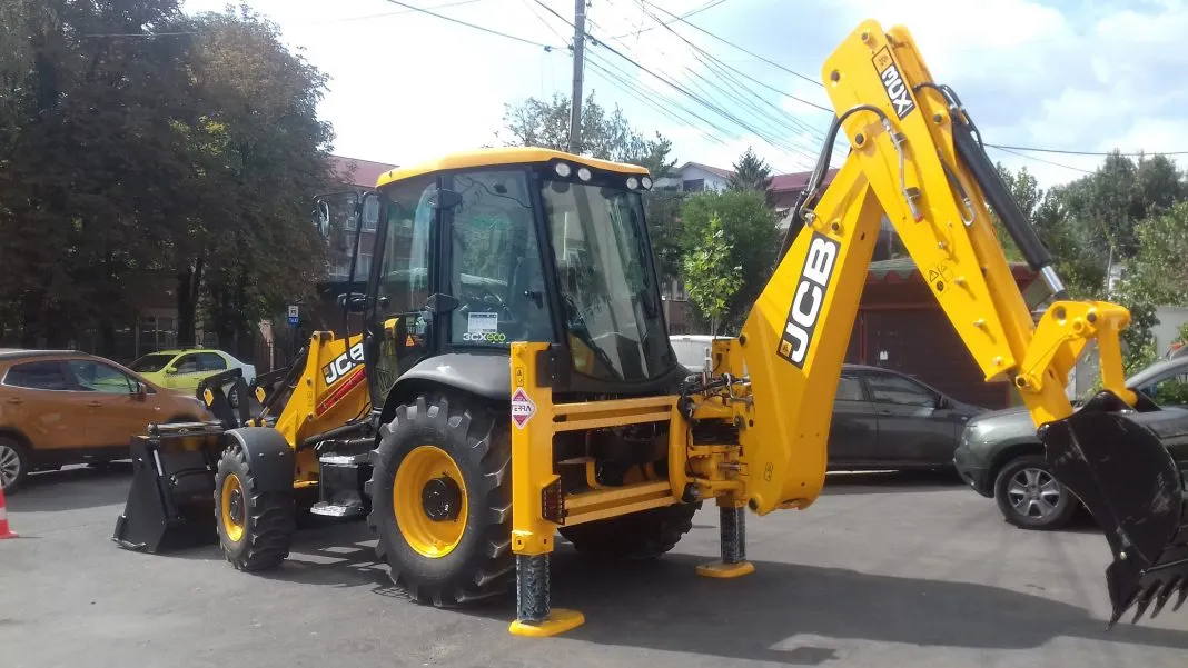 Un muncitor a spart cu buldoexcavatorul o coloană de gaz