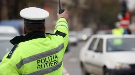 Prins în trafic cu permis auto eliberat în 1971 de Republica Socialistă România