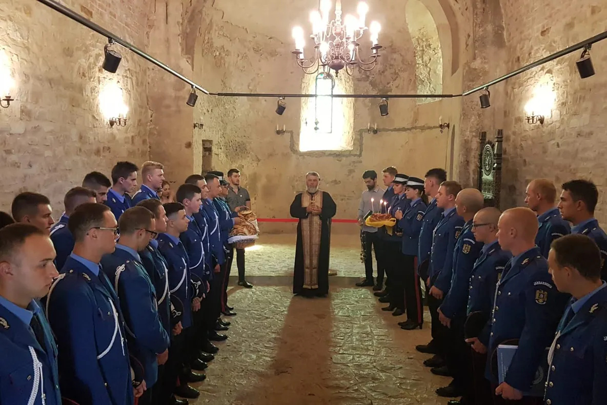 FOTO Elevii Școlii de Jandarmi Fălticeni l-au omagiat pe voievodul Ștefan cel mare