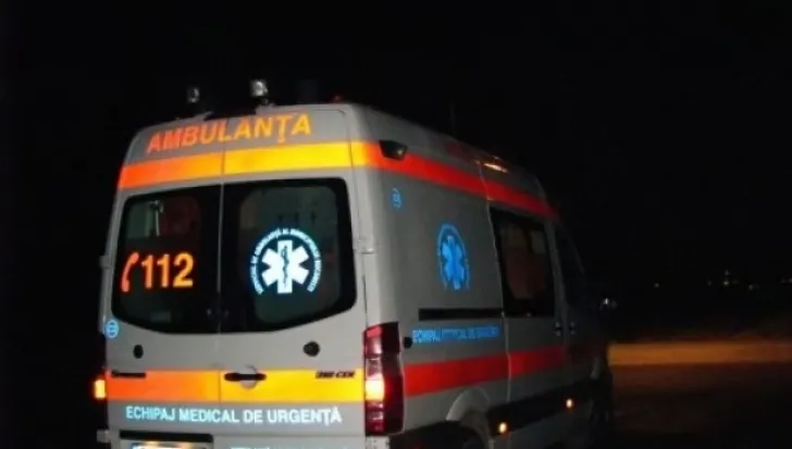 Un tânăr s-a urcat beat la volan și a intrat cu mașina într-un capăt de pod