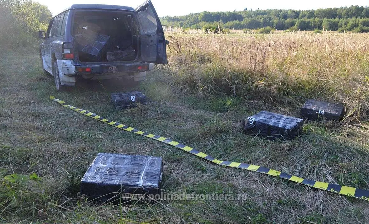 Autoturisme de teren cu țigări de contrabandă, abandonate după ce polițiștii de frontieră au tras focuri de armă FOTO