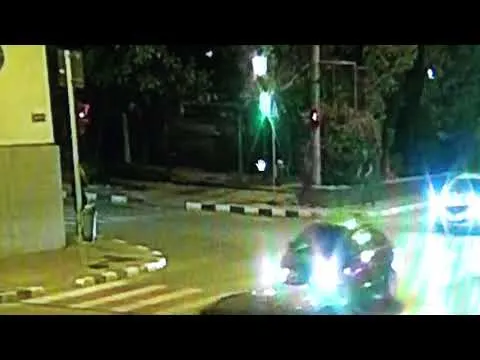 Panică în centrul Sucevei. Un individ a atacat cu un cuțit un polițist aflat în timpul liber