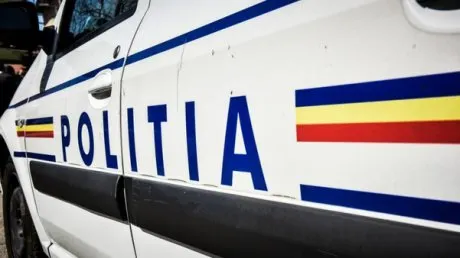 Mamă și fiică agresate fără niciun motiv de un vecin