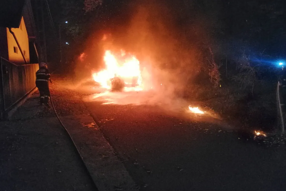 Patru autoturisme distruse în urma unor incendii, în ultimele 24 de ore FOTO