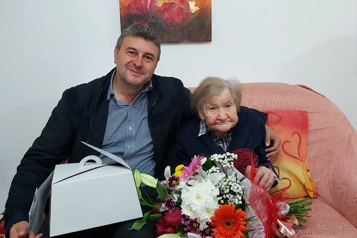 Trei cetățeni centenari au fost premiați de Primăria Fălticeni