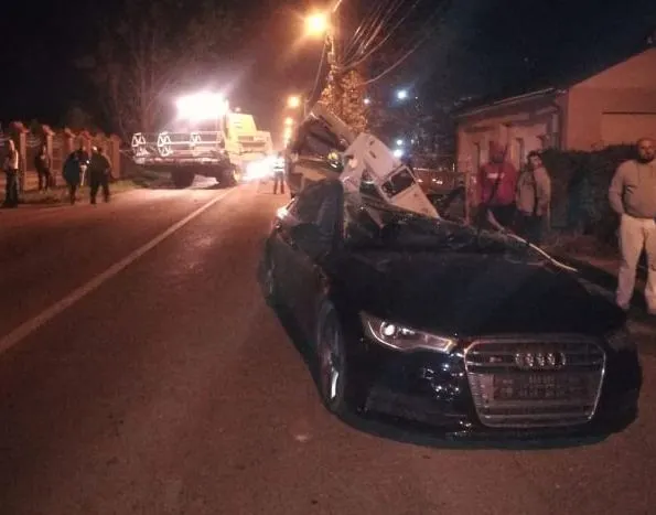 Cauza accidentului rutier în care un autoturism a intrat în coliziune cu o combină agricolă FOTO