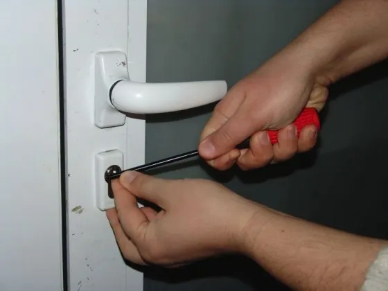 Furt din casa unui bărbat aflat la muncă în străinătate