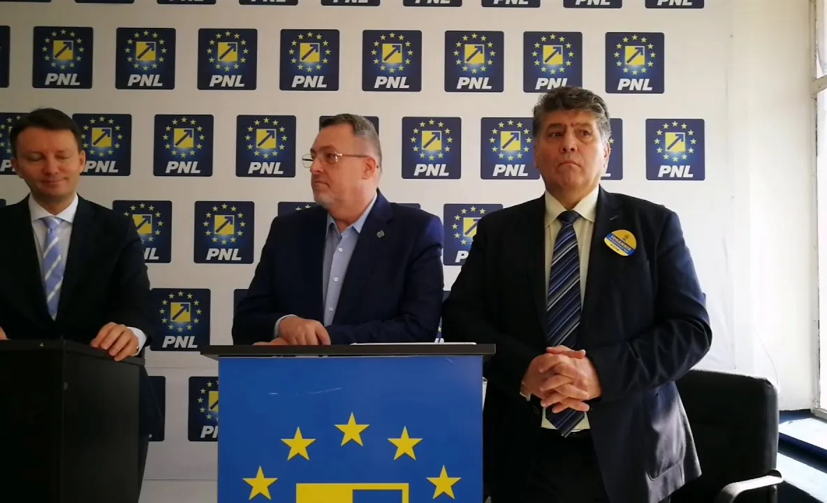 Focuri de armă și țigări de contrabandă în valoare de peste 300.000 lei confiscate la frontiera cu Ucraina VIDEO