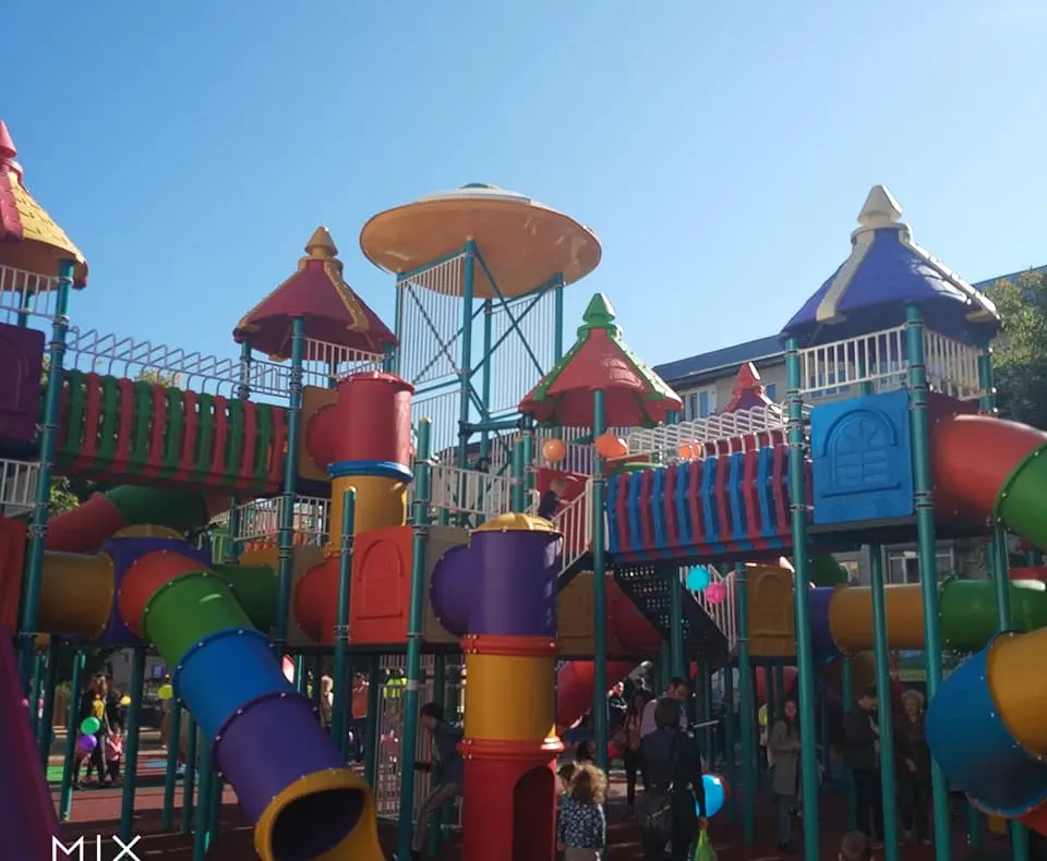 A fost inaugurat cel mai mare loc de joacă din municipiul Suceava FOTO