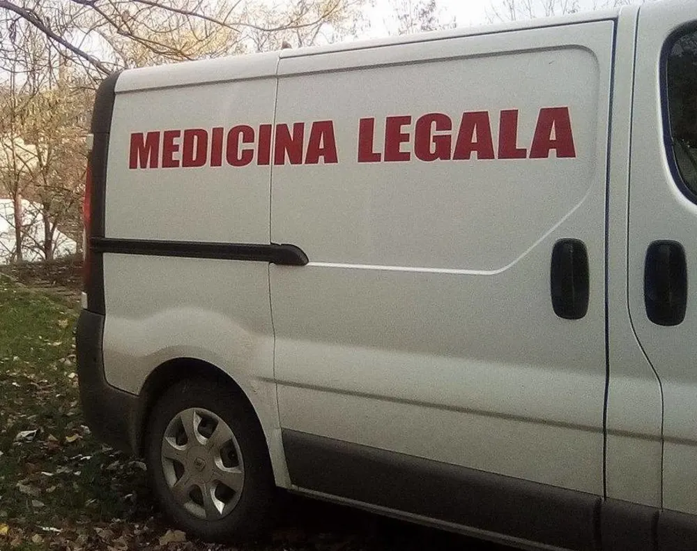 Un bărbat a fost găsit mort în casă de către un vecin