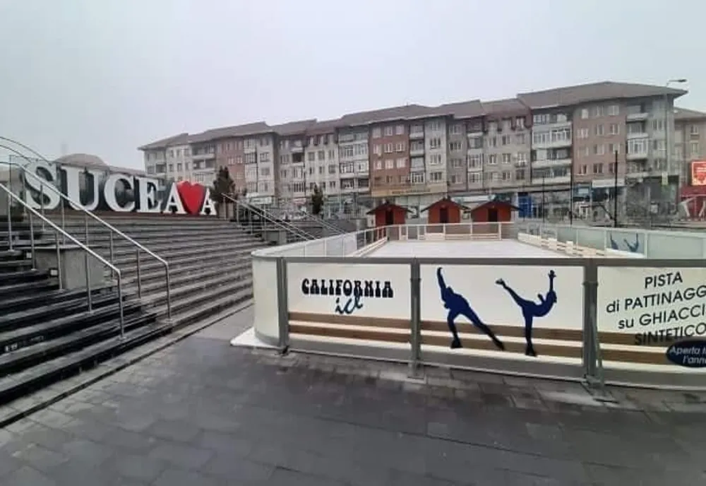 Patinoarul sintetic din centrul municipiului Suceava se deschide de astăzi