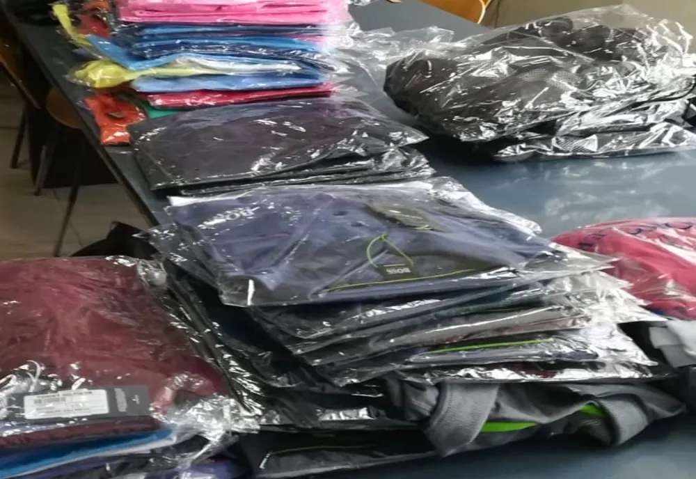 Haine contrafăcute, în valoare de peste 18.000 de lei, confiscate de polițiștii suceveni