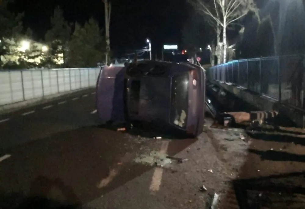 Dorna Candrenilor. Un tânăr de 19 ani s-a urcat beat la volan și s-a răsturnat cu mașina FOTO