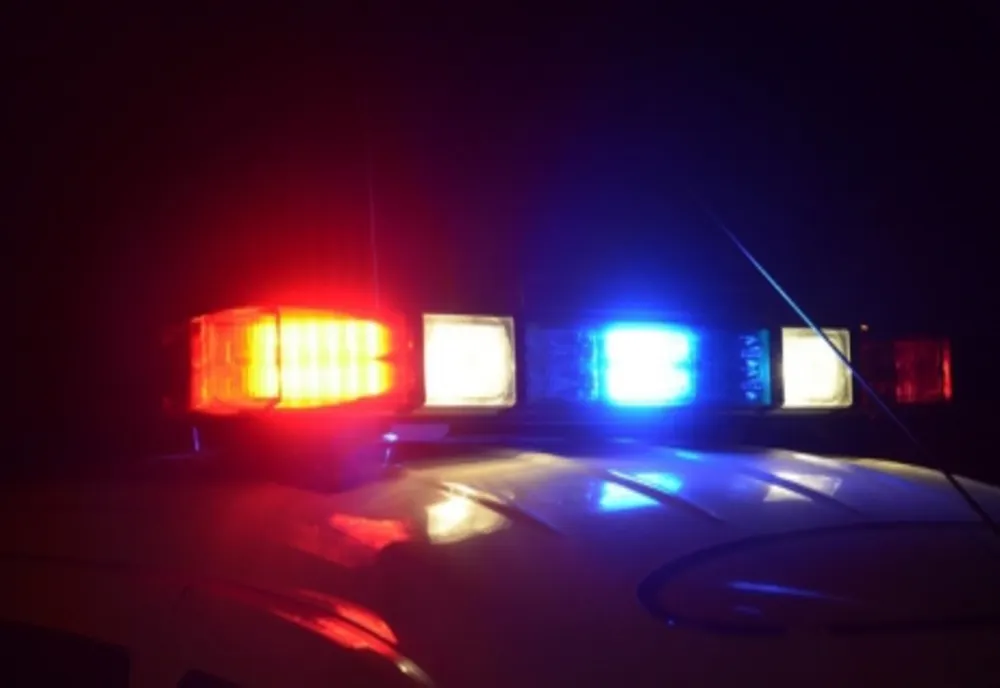 Un bărbat din Putna a pierdut controlul volanului, a distrus o poartă și s-a oprit cu mașina în curtea unei case
