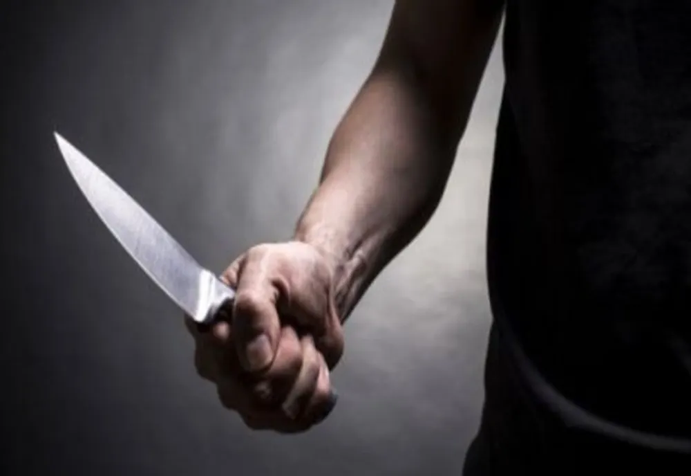 Bătrână tâlhărită cu cuțitul la gât. Hoții au intrat în casa acesteia prin acoperiș