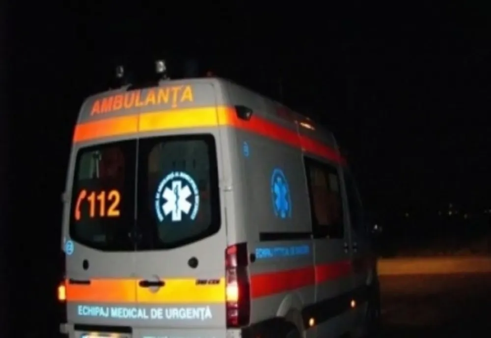 Tragedie la Preutești.  O femeie și-a pierdut viața și un tânăr a fost rănit după ce au fost acroșați de un autoturism