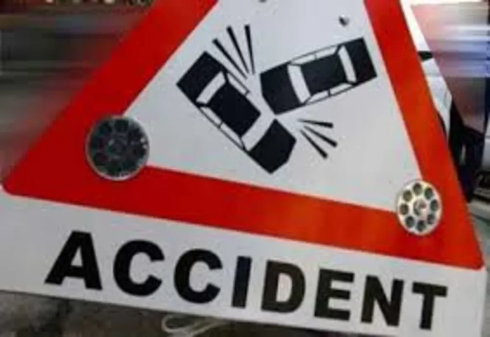 Coliziune între trei autoturisme, la Cumpărătura. O persoană a fost rănită