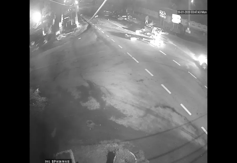 Imagini șocante. Căruță spulberată de un autoturism, la Cornu Luncii VIDEO