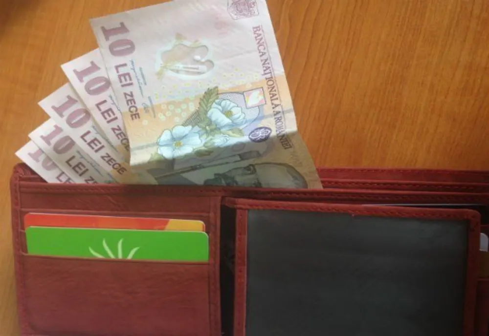 Doi minori au furat 50 de lei de la o bătrână de 92 de ani