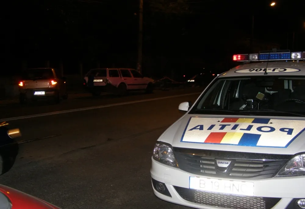 Un bărbat de 56 de ani și-a pierdut viața după ce a fost acroșat de un autoturism