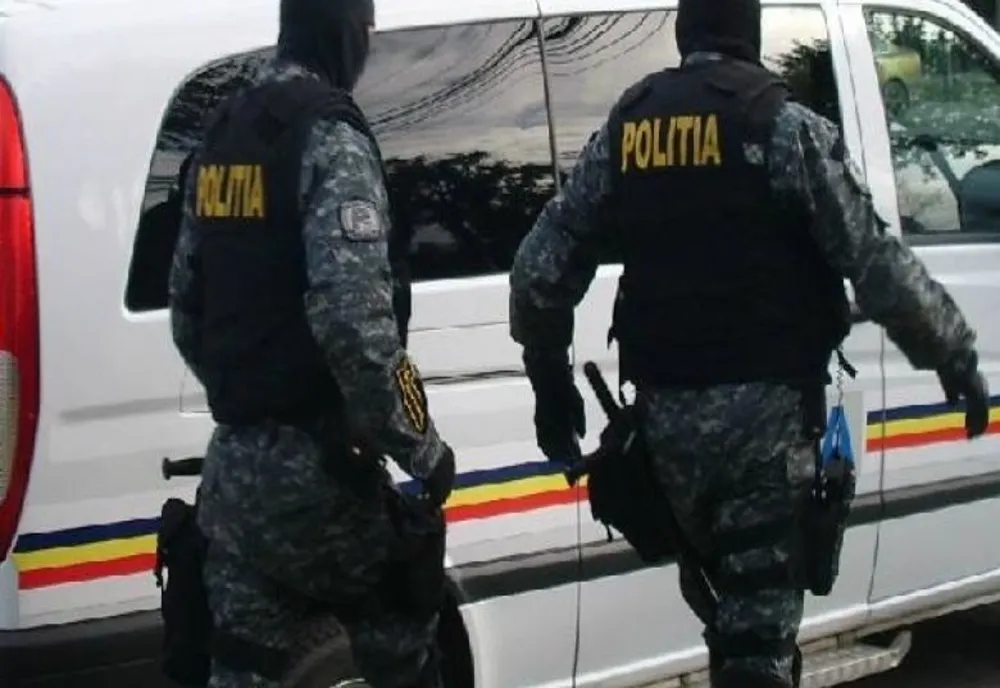 Doi bărbați au fost reținuți pentru 24 de ore pentru contrabandă de țigări