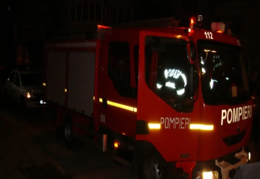 Tragedie la Dorna Candrenilor. Un bătrân și-a pierdut viața după ce casa i-a fost cuprinsă de un incendiu 