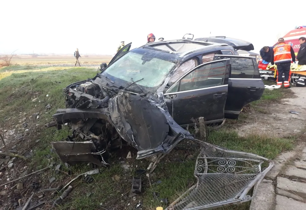 FOTO: Accident grav pe DN 17, în Bistrița-Năsăud! O femeie din Suceava a murit și alte trei persoane au ajuns la spital