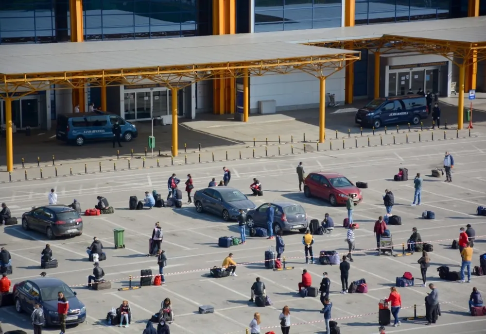Trei suceveni s-au ales cu dosar penal după ce au fugit din zona de carantină pentru a ajunge pe Aeroportul din Cluj-Napoca