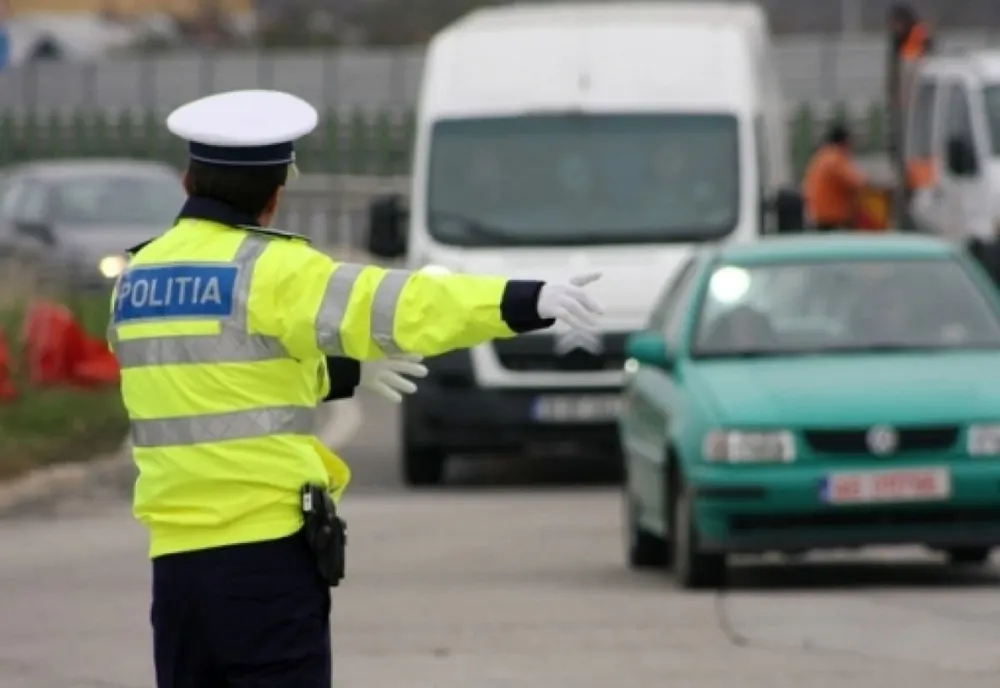 Acțiuni ale polițiștilor pentru respectarea măsurilor impuse prin ordonanțele militare