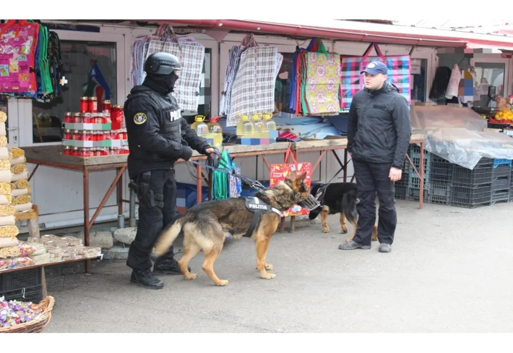 Bunuri în valoare de peste 12.000 lei confiscate de polițiști în Târgul de la Cumpărătura